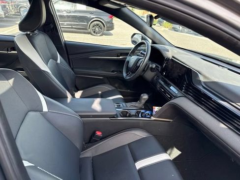 Used 2025 Toyota Camry SE FWD image 13