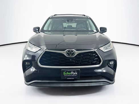 Used 2021 Toyota Highlander Limited AWD/4WD image 2