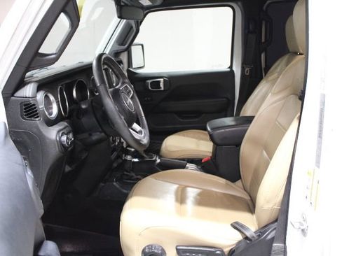 Used 2019 Jeep Wrangler Unlimited Sahara w/ Uconnect 4C Nav & Sound Group image 9