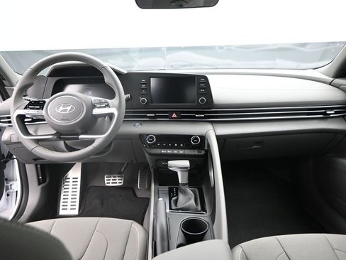 Used 2025 Hyundai Elantra Sport image 25