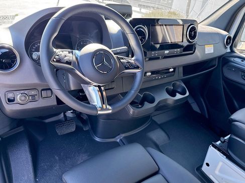 New 2025 Mercedes-Benz Sprinter 2500 image 9