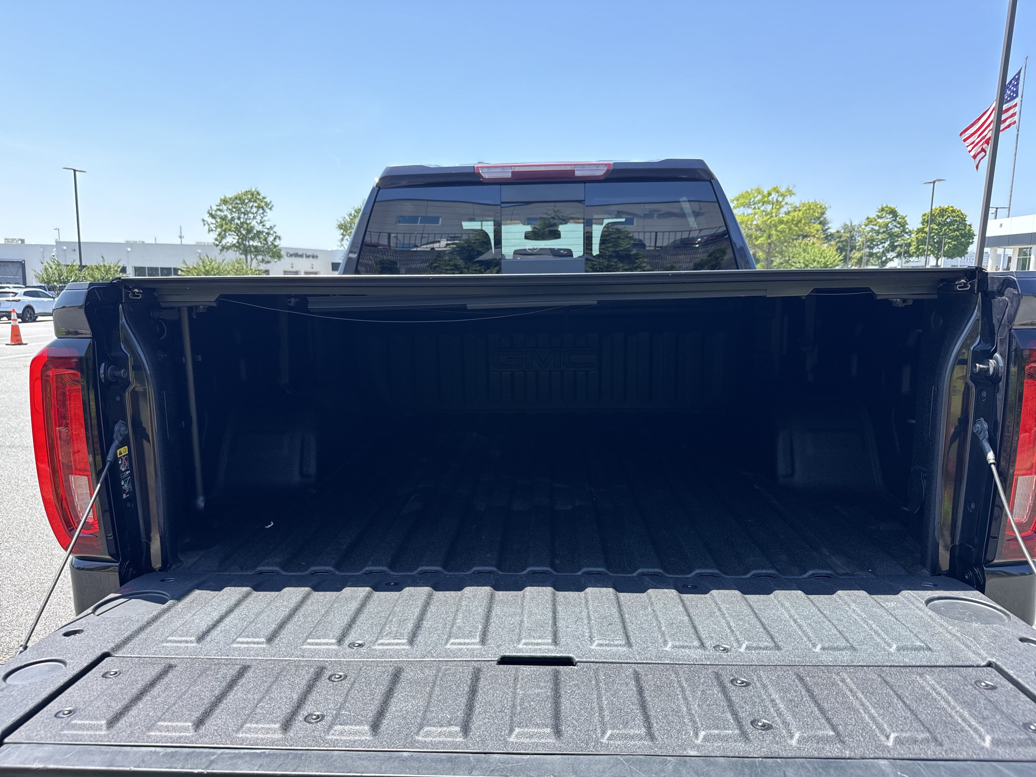Used 2022 GMC Sierra 1500 SLT w/ SLT Premium Plus Package AWD/4WD image 36