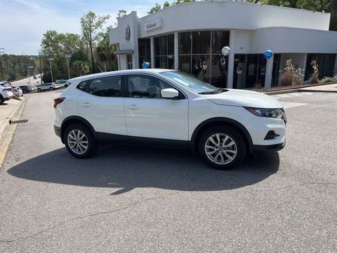 Used 2022 Nissan Rogue Sport S image 2