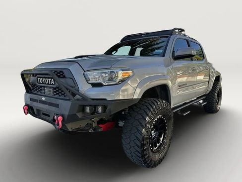 Used 2018 Toyota Tacoma TRD Sport RWD image 12