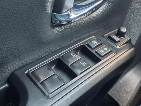 Used 2023 Nissan Titan PRO-4X w/ Pro-4x Convenience Package AWD/4WD image 12