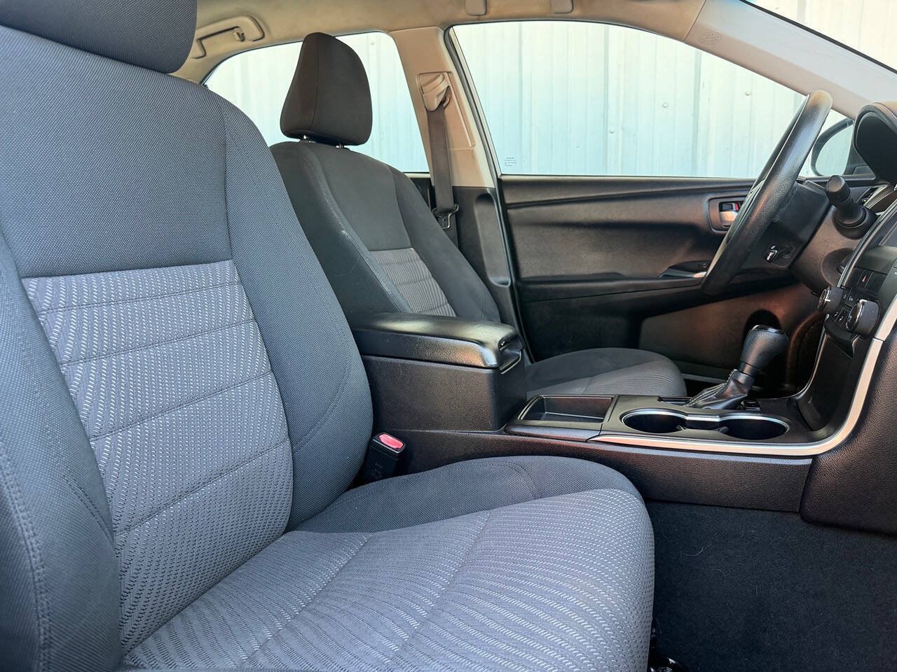 Used 2016 Toyota Camry LE FWD image 16