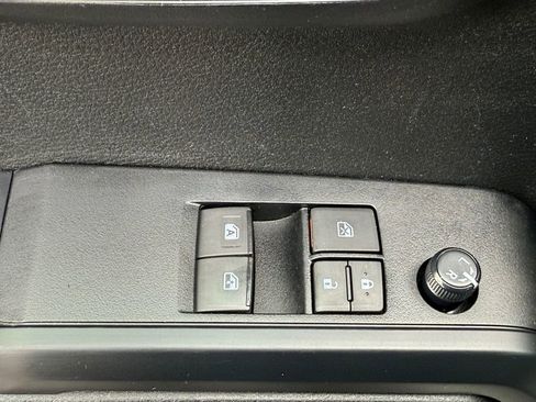 Used 2022 Toyota Tacoma SR image 11