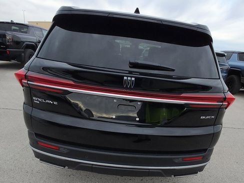 Used 2025 Buick Enclave Preferred image 3