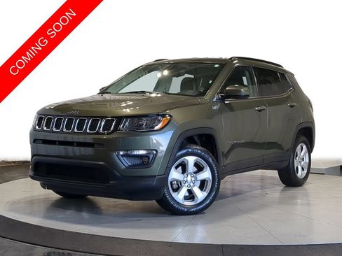 Used 2018 Jeep Compass Latitude w/ Cold Weather Group AWD/4WD image 1