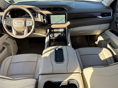 Used 2022 GMC Yukon XL Denali image 18