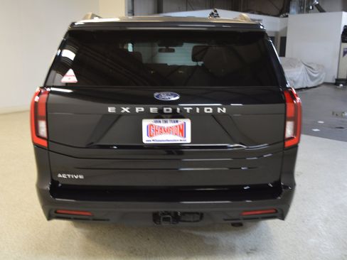 Used 2025 Ford Expedition Active image 4