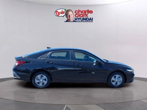 New 2026 Hyundai Elantra SE FWD image 6