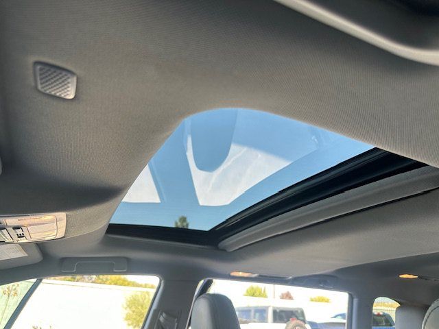 Used 2018 Toyota Highlander XLE w/ Carpet Mat Package (TMS) FWD image 20