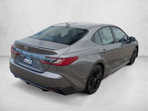 Used 2025 Toyota Camry SE image 5