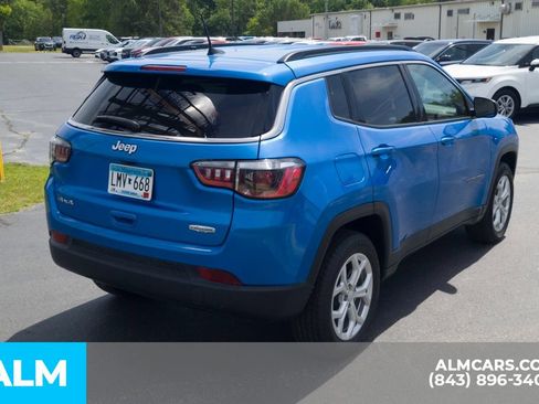 Used 2024 Jeep Compass Latitude AWD/4WD image 5