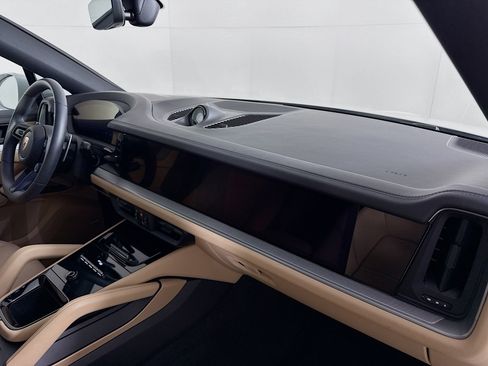 Certified 2025 Porsche Cayenne S image 28