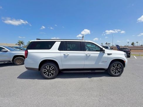 Used 2024 GMC Yukon XL AT4 w/ Technology Package AWD/4WD image 4