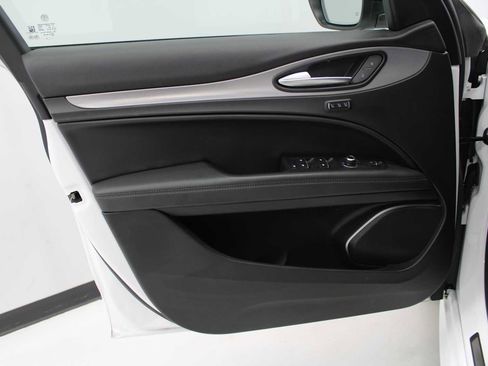 Used 2022 Alfa Romeo Stelvio Veloce image 15
