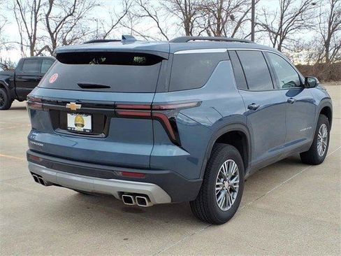 Used 2025 Chevrolet Traverse LT image 4