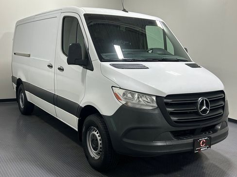 Used 2019 Mercedes-Benz Sprinter 2500 image 4