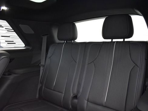 New 2026 Cadillac Vistiq Sport w/ LPO, Floor Liner Package image 32