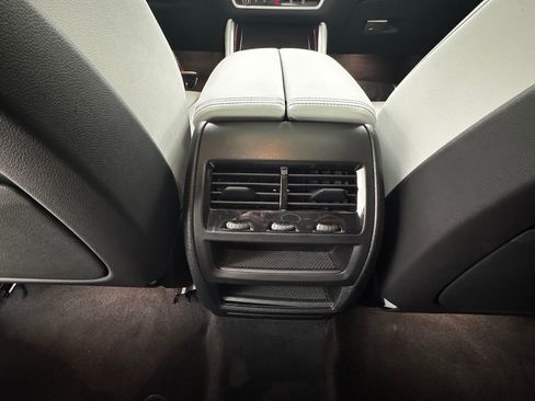 Used 2024 BMW X6 xDrive40i w/ Premium Package image 34