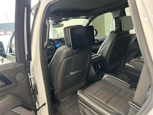 Used 2025 GMC Yukon AT4 Ultimate w/ LPO, Floor Liner Package image 40