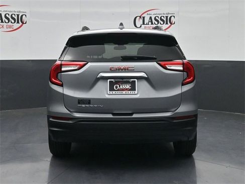 Used 2024 GMC Terrain SLE w/ Driver Convenience Package image 8