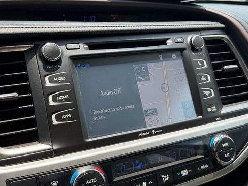 Used 2015 Toyota Highlander XLE FWD image 25