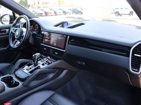 Used 2021 Porsche Cayenne Coupe image 13