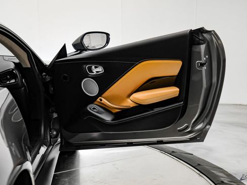 Used 2020 Aston Martin V8 Vantage Coupe image 67