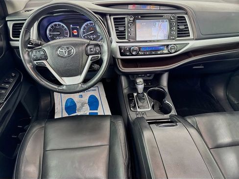 Used 2018 Toyota Highlander XLE AWD/4WD image 29