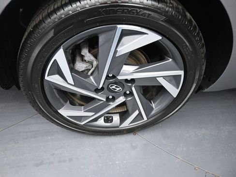 Used 2025 Hyundai Elantra SEL FWD image 37