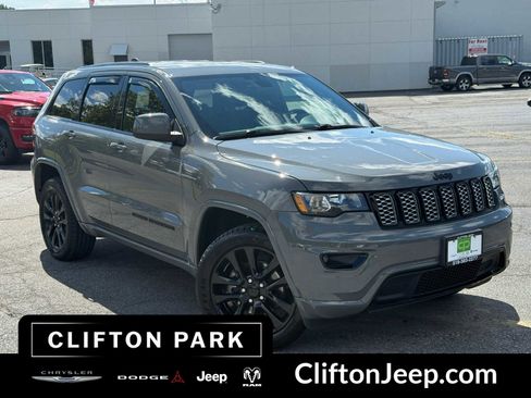 Certified 2019 Jeep Grand Cherokee Altitude AWD/4WD image 9