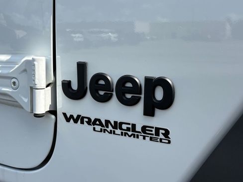 Used 2022 Jeep Wrangler Unlimited Sport AWD/4WD image 9