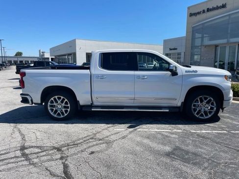 Used 2024 Chevrolet Silverado 1500 High Country w/ Technology Package AWD/4WD image 2