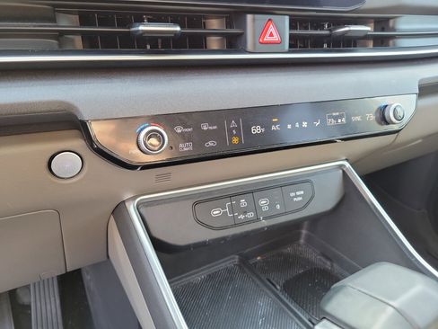 Used 2025 Kia Carnival SX FWD image 19