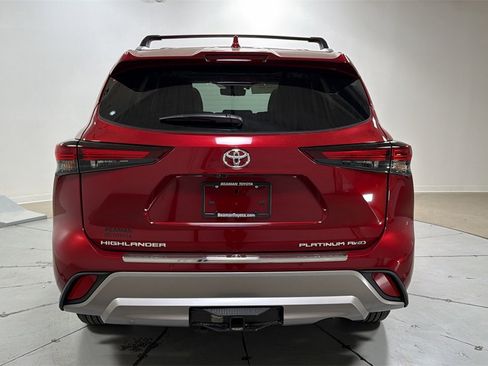 Certified 2025 Toyota Highlander Platinum image 4