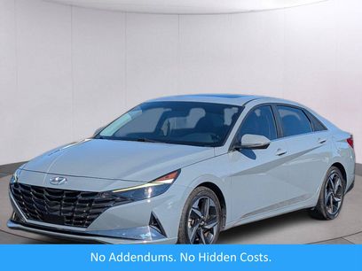 Used 2022 Hyundai Elantra SEL w/ Convenience + Premium Package