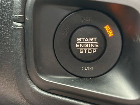 Used 2024 Jeep Wrangler Sahara image 30