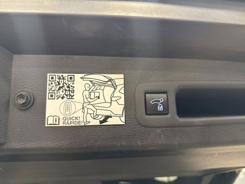 Used 2024 Toyota Sienna Limited image 38