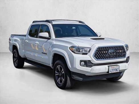 Used 2019 Toyota Tacoma TRD Sport w/ Technology Package AWD/4WD image 3