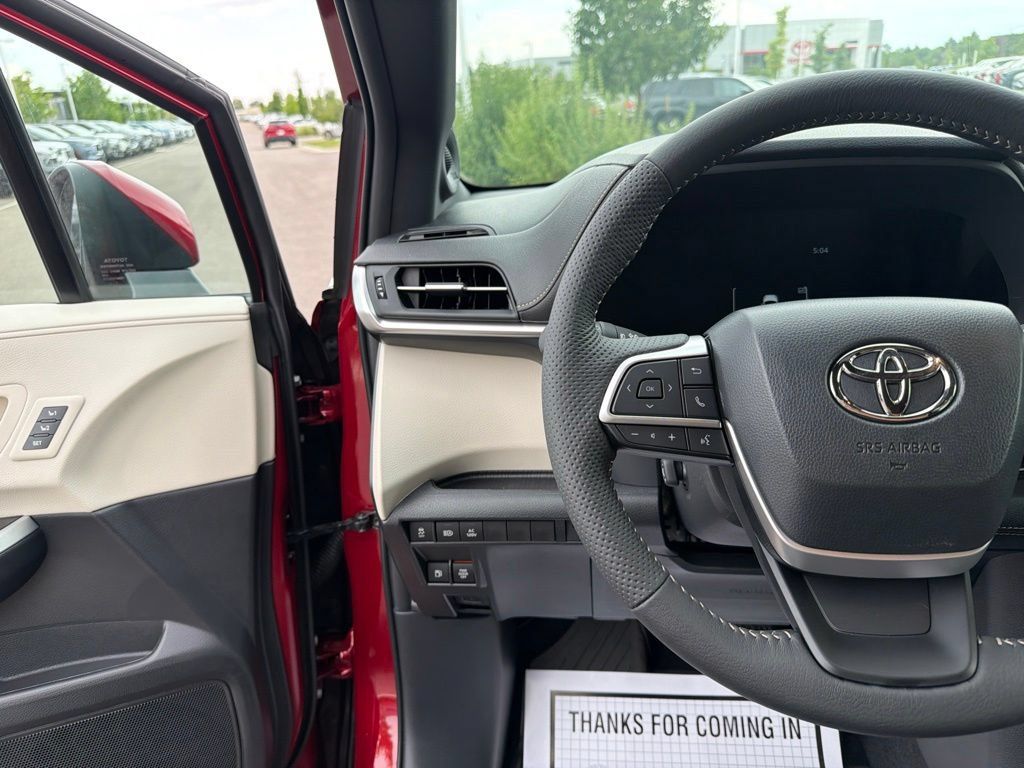 Used 2026 Toyota Sienna Limited FWD image 23