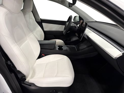 Certified 2021 Tesla Model Y Long Range AWD/4WD image 13