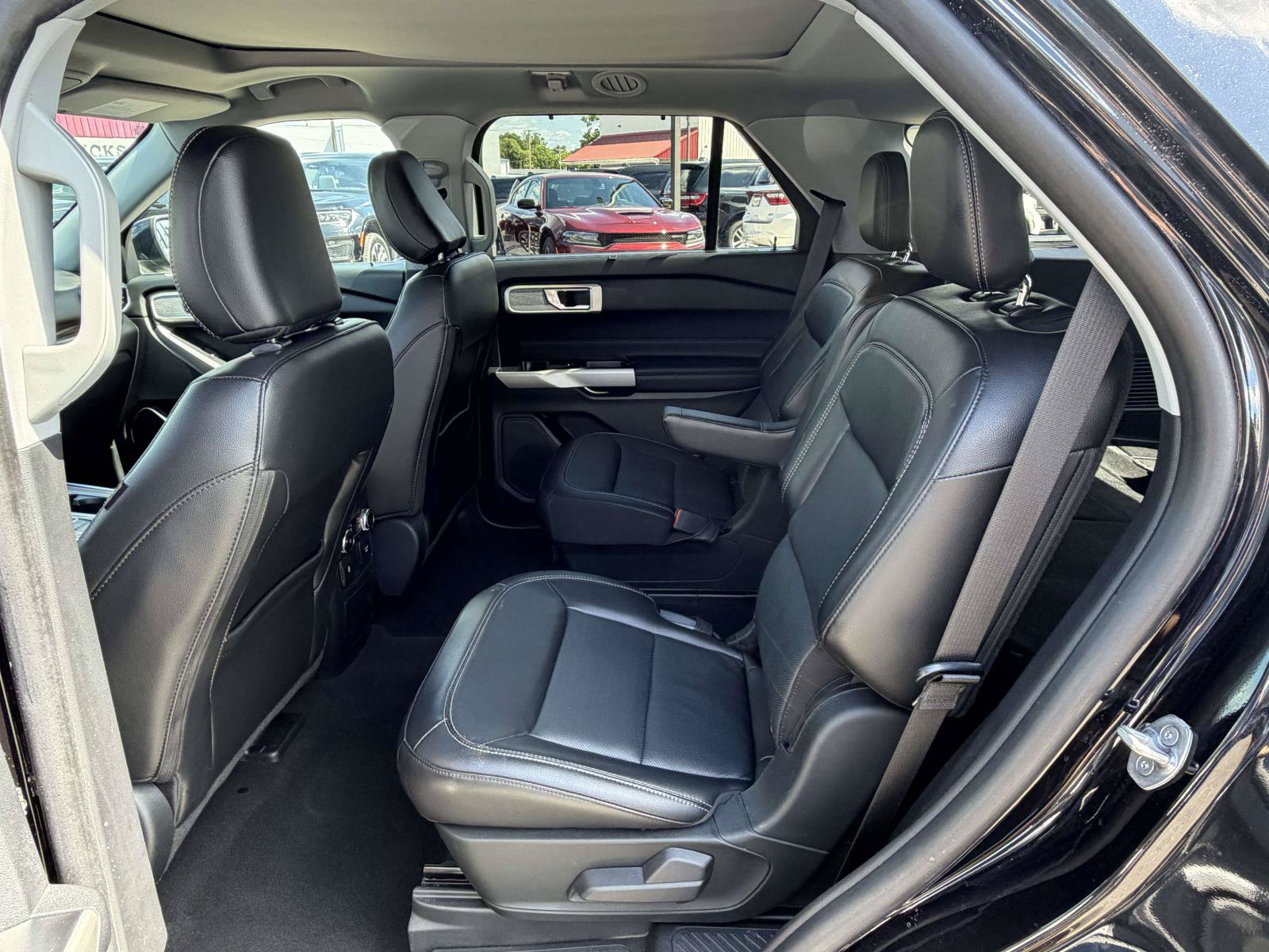 Used 2022 Ford Explorer Limited w/ Equipment Group 301A AWD/4WD image 28