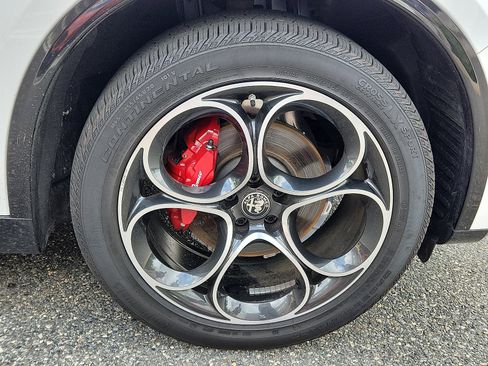 Used 2024 Alfa Romeo Stelvio Veloce image 8