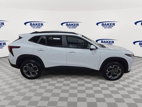 New 2026 Chevrolet Trax LT w/ Driver Confidence Package FWD image 2
