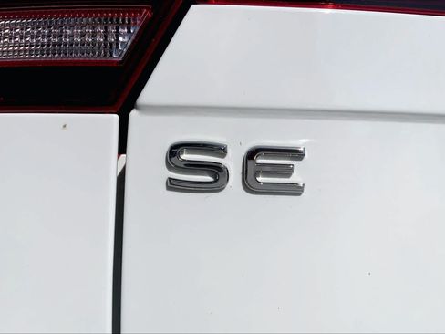 Used 2022 Volkswagen Tiguan SE FWD image 10