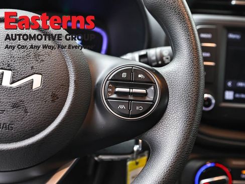 Used 2025 Kia Soul LX w/ LX Technology Package FWD image 16