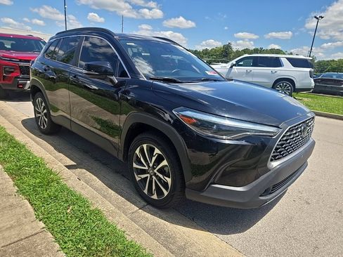 Used 2022 Toyota Corolla Cross XLE AWD/4WD image 2